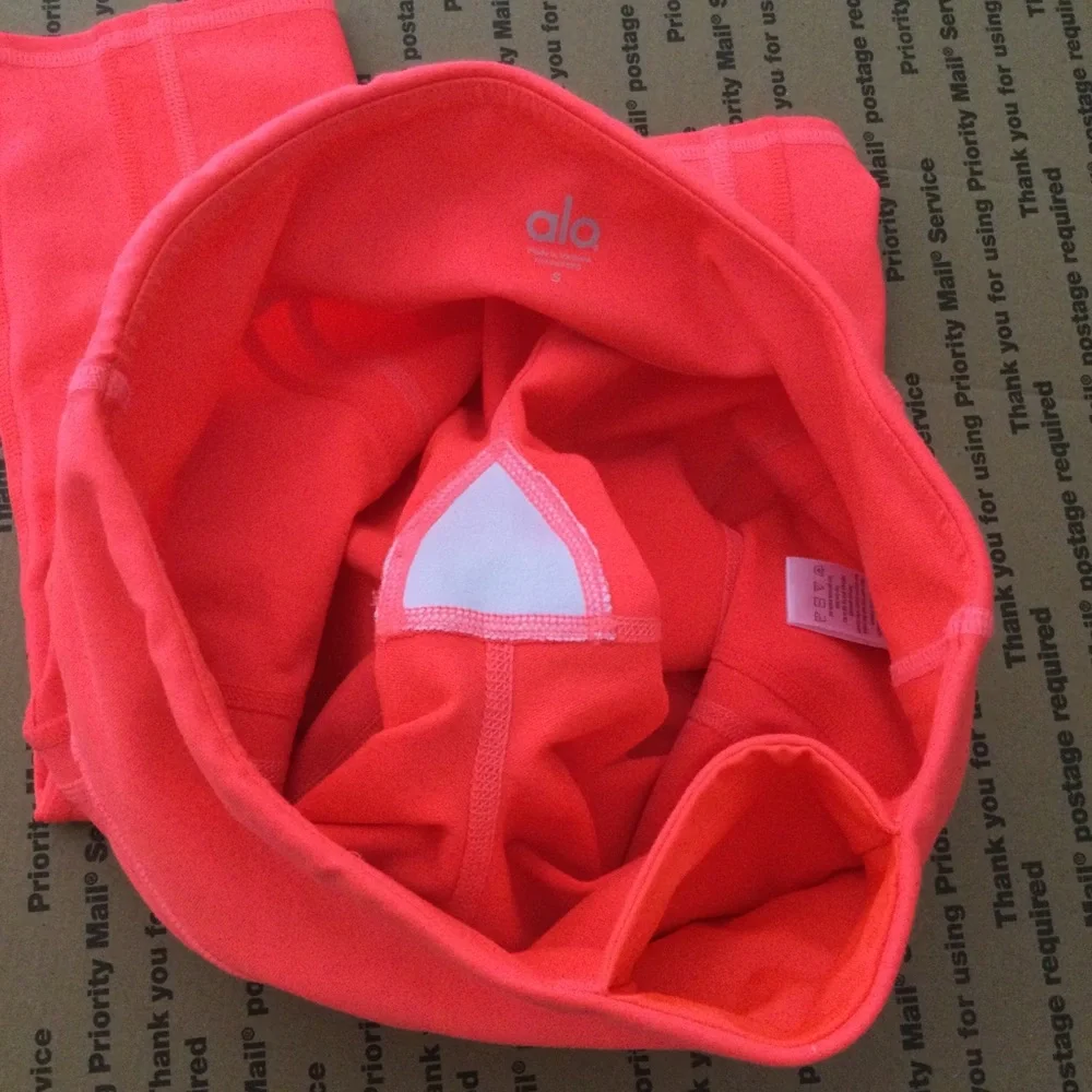 ALO YOGA Helena Capri Legging Neon Volcano Sz Small